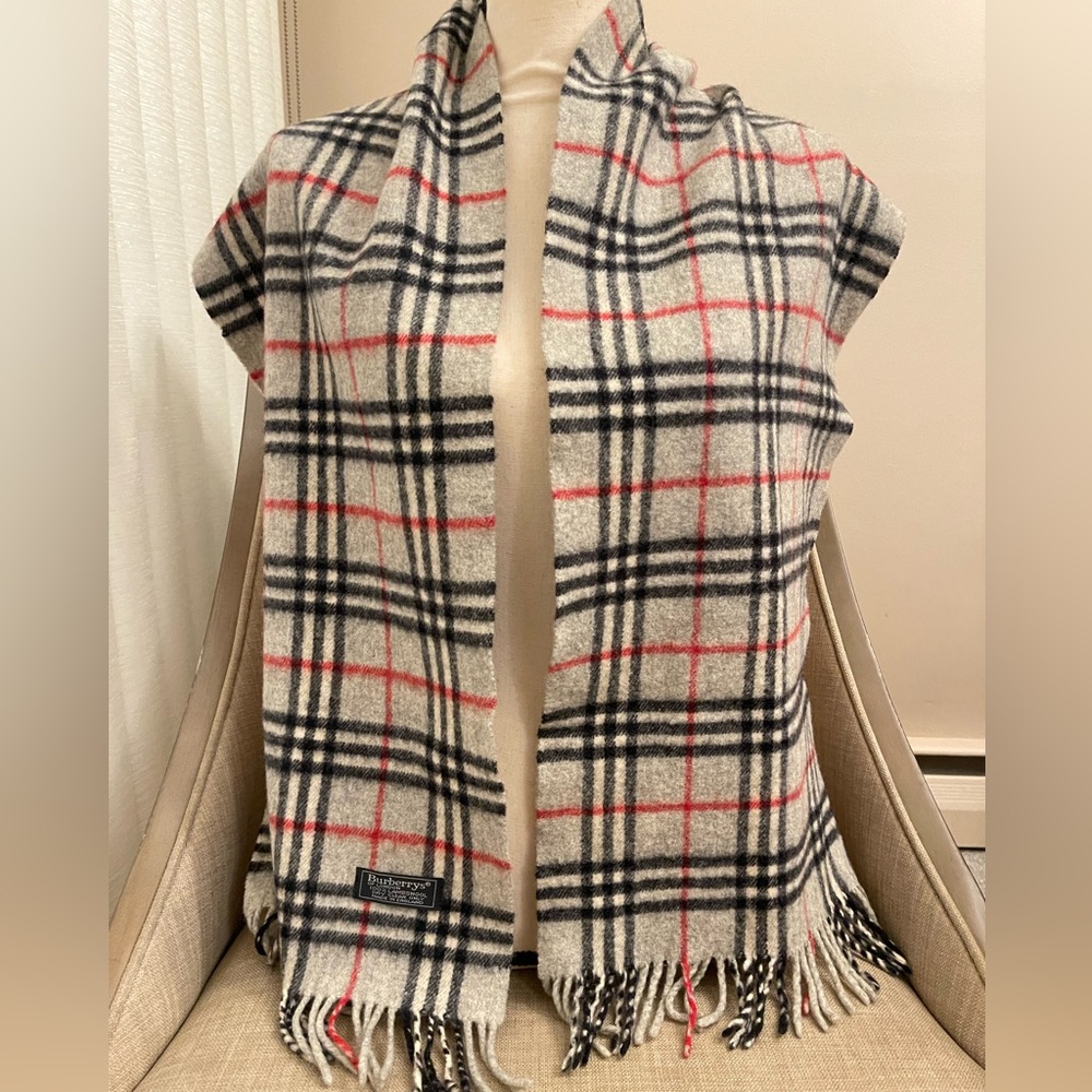 Authentic Burberrys nova check wool scarf 
(D5044)